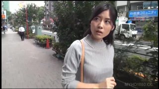 Asian brunette agreed to make love with a stranger for cash ...