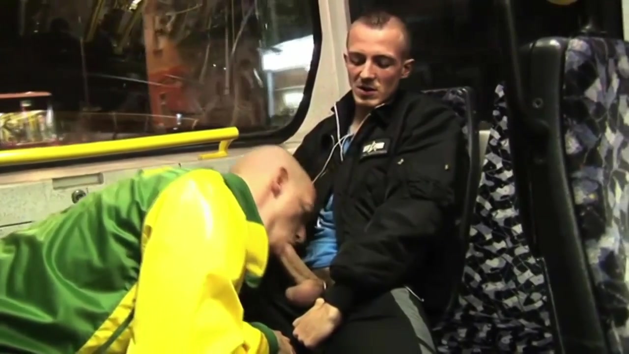 Spanish gay public blowjob Mamada En El Autobus - HQ / Embed Player