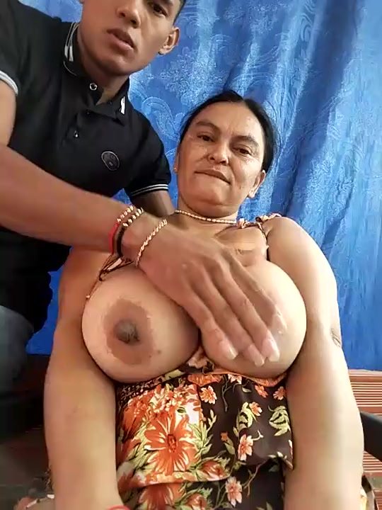 Curvy Latina mom shares sensual curves during intimate passionate amateur moments